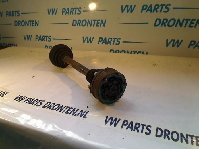 Cardanas links-voor (VWA) van een Volkswagen New Beetle (1Y7) 1.6 2004