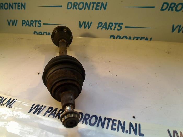 Cardanas links-voor (VWA) van een Volkswagen New Beetle (1Y7) 1.6 2004
