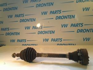 Gebruikte Cardanas links-voor (VWA) Volkswagen New Beetle (1Y7) 1.6 Prijs € 40,00 Margeregeling aangeboden door VW Parts Dronten