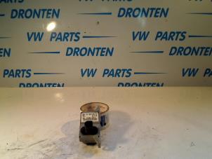Gebruikte Sensor Airbag Volkswagen New Beetle (1Y7) 1.6 Prijs € 30,00 Margeregeling aangeboden door VW Parts Dronten