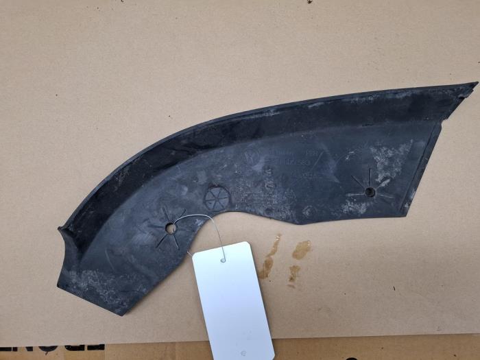 Strålkastarskydd höger från en Volkswagen Transporter T5 2.5 TDi 4Motion 2009