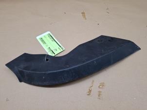 Begagnade Strålkastarskydd höger Volkswagen Transporter T5 2.5 TDi 4Motion Pris € 15,00 Marginaltabell erbjuds av VW Parts Dronten