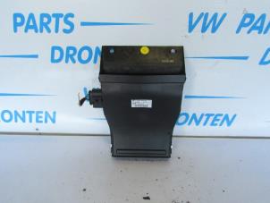 Używane Element grzewczy Audi A8 (D3) 4.2 V8 40V Quattro Cena € 40,00 Procedura marży oferowane przez VW Parts Dronten