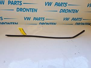 Gebruikte Portierlijst Volkswagen Transporter T4 2.5 TDI Prijs € 10,00 Margeregeling aangeboden door VW Parts Dronten