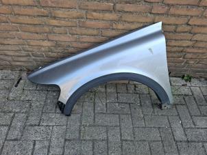 Gebruikte Spatbord links-voor Volvo C30 (EK/MK) 1.8 16V Flexifuel Prijs € 75,00 Margeregeling aangeboden door VW Parts Dronten