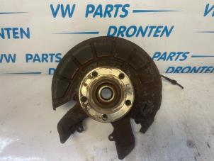 Gebruikte Fusee houder links-voor Skoda Octavia (1Z3) 1.6 TDI Greenline Prijs € 45,00 Margeregeling aangeboden door VW Parts Dronten
