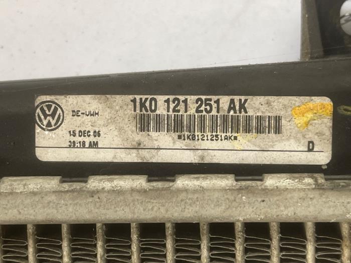 Kylare från en Volkswagen Caddy III (2KA,2KH,2CA,2CH) 1.9 TDI 2006