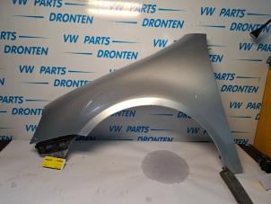 Gebruikte Spatbord links-voor Volkswagen Golf V (1K1) 1.6 FSI 16V Prijs € 65,00 Margeregeling aangeboden door VW Parts Dronten