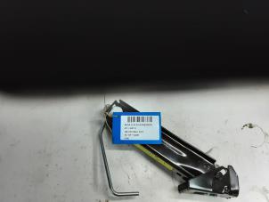 Gebruikte Krik Renault Clio Prijs € 25,00 Inclusief btw aangeboden door Collignon & Fils