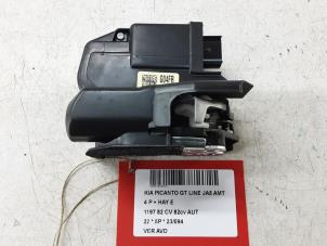 Begagnade Dörrlåsmekanism, 2-dörrars, höger Kia Picanto Pris € 50,00 Inklusive moms erbjuds av Collignon & Fils