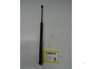 Begagnade Gasfjäder, höger bak Audi A2 Pris € 15,00 Inklusive moms erbjuds av Collignon & Fils