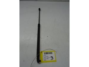 Begagnade Gasfjäder, höger bak Audi A2 Pris € 15,00 Inklusive moms erbjuds av Collignon & Fils