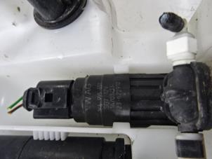 Begagnade Pump, vindrutespolare Audi Q3 Pris € 20,00 Inklusive moms erbjuds av Collignon & Fils