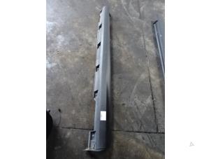 Begagnade Dörrtröskel, vänster Ford Focus Pris € 40,00 Inklusive moms erbjuds av Collignon & Fils