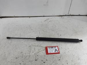 Begagnade Gasfjäder, höger bak Citroen Berlingo Pris € 25,00 Inklusive moms erbjuds av Collignon & Fils