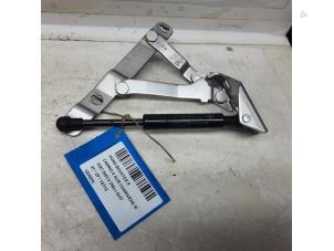 Gebruikte Achterklepdemper rechts-achter Porsche Boxster Prijs € 40,00 Inclusief btw aangeboden door Collignon & Fils