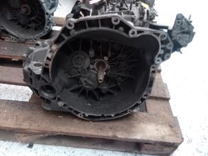 Begagnade Växellåda Opel Vivaro 2.5 CDTI 16V Pris € 499,94 Marginaltabell erbjuds av Smeets Autos Venlo