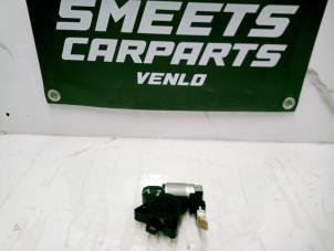 Gebruikte Raammotor Portier Mazda 2 (NB/NC/ND/NE) 1.4 16V Prijs € 20,00 Margeregeling aangeboden door Smeets Autos Venlo