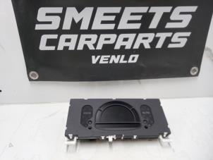 Używane Tablica rozdzielcza Renault Modus/Grand Modus (JP) 1.2 16V Cena € 70,00 Procedura marży oferowane przez Smeets Autos Venlo