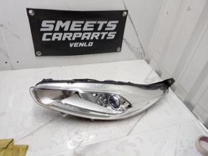 Gebruikte Linker Koplamp Ford Fiesta 6 (JA8) 1.0 EcoBoost 12V 100 Prijs € 150,00 Margeregeling aangeboden door Smeets Autos Venlo