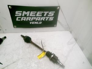 Gebruikte Aandrijfas links-voor Toyota Aygo (B10) 1.0 12V VVT-i Prijs € 9,94 Margeregeling aangeboden door Smeets Autos Venlo