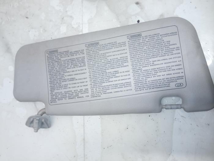 Oslona przeciwsloneczna z Daihatsu Cuore (L251/271/276) 1.0 12V DVVT 2008