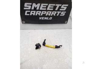 Begagnade Dörrhandtag, 4-dörrars, vänster fram Mercedes A (W169) 1.5 A-150 3-Drs. Pris € 14,99 Marginaltabell erbjuds av Smeets Autos Venlo