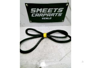 Używane Uszczelka drzwi lewych przednich wersja 4-drzwiowa Skoda Octavia Combi (1Z5) 1.2 TSI Cena € 17,94 Procedura marży oferowane przez Smeets Autos Venlo