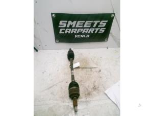 Gebruikte Aandrijfas links-voor Toyota Aygo (B10) 1.0 12V VVT-i Prijs € 9,94 Margeregeling aangeboden door Smeets Autos Venlo