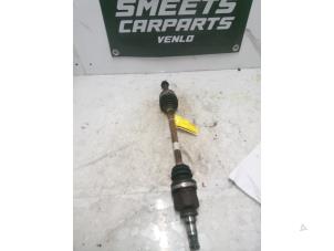 Gebruikte Aandrijfas links-voor Toyota Aygo (B10) 1.0 12V VVT-i Prijs € 9,98 Margeregeling aangeboden door Smeets Autos Venlo