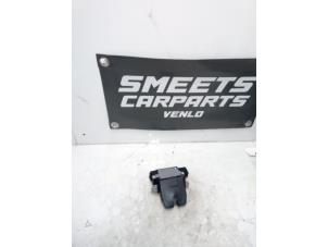 Begagnade Låsmekanism, baklucka Volvo V50 (MW) 1.8 16V Pris € 9,94 Marginaltabell erbjuds av Smeets Autos Venlo