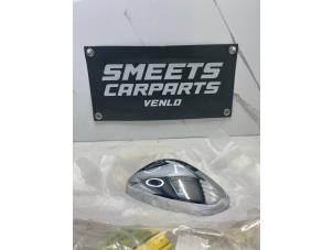 Gebruikte Spiegelkap links Peugeot 208 Prijs € 50,00 Margeregeling aangeboden door Smeets Autos Venlo