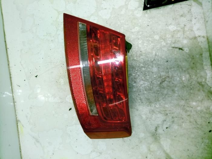 Baklykta, höger från en Audi A5 (8T3) 2.0 TDI 16V 2010