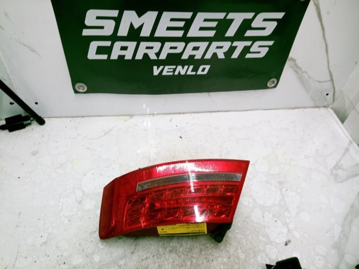 Baklykta, höger från en Audi A5 (8T3) 2.0 TDI 16V 2010