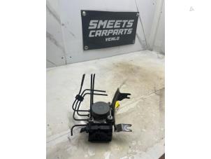 Używane Pompa ABS Nissan Note (E11) 1.4 16V Cena € 24,98 Procedura marży oferowane przez Smeets Autos Venlo