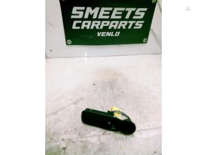 Begagnade Brytare, eldrivna fönster Renault Modus/Grand Modus (JP) 1.2 16V Pris € 4,94 Marginaltabell erbjuds av Smeets Autos Venlo