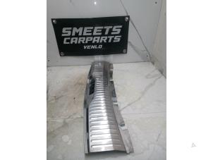 Gebruikte kofferdeksel bekleding Opel Astra H SW (L35) 1.6 16V Twinport Prijs € 9,94 Margeregeling aangeboden door Smeets Autos Venlo