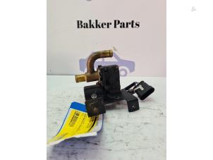 Używane Elektryczny zawór nagrzewnicy Ferrari F430 Spider 4.3 V8 32V Cena € 100,00 Procedura marży oferowane przez Bakker Parts