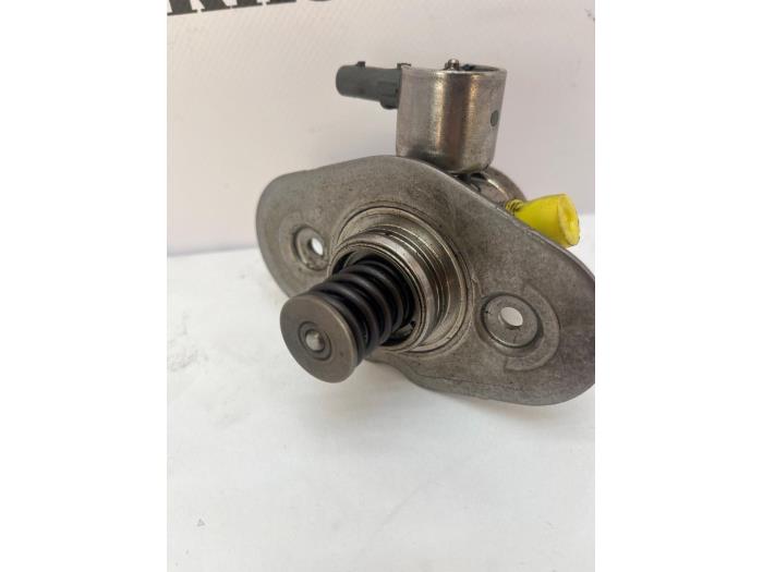 Högtryckspump från en BMW 1 serie (F20) 120i 2.0 16V 2019