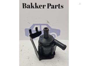 Używane Pompa wodna Ford Fiesta 7 1.0 EcoBoost 12V 100 Cena € 40,00 Procedura marży oferowane przez Bakker Parts