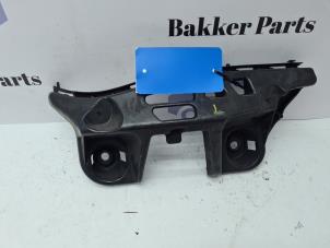 Begagnade Stötfångarfäste, vänster bak Mercedes CLA (117.3) 1.6 CLA-180 16V Pris € 25,00 Marginaltabell erbjuds av Bakker Parts