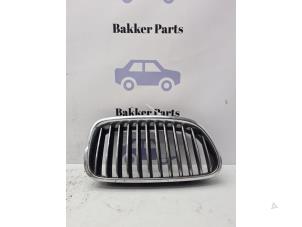 Używane Grill BMW 5 serie Touring (F11) 520d 16V Cena € 30,00 Procedura marży oferowane przez Bakker Parts