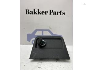 Gebruikte 12 Volt aansluiting Opel Karl 1.0 12V Prijs € 15,00 Margeregeling aangeboden door Bakker Parts