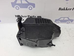 Używane Obudowa filtra powietrza Renault Captur (2R) 1.2 TCE 16V EDC Cena € 35,00 Procedura marży oferowane przez Bakker Parts