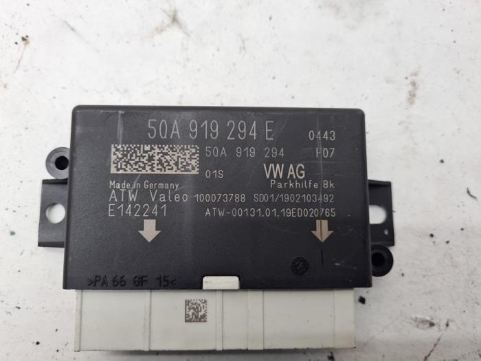 PDC Module van een Volkswagen Crafter (SY) 2.0 TDI FWD 2020