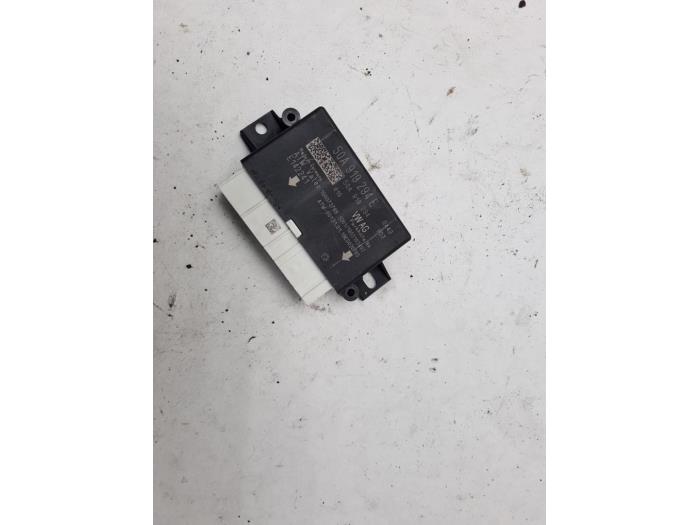 PDC Module van een Volkswagen Crafter (SY) 2.0 TDI FWD 2020