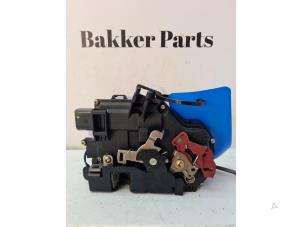 Begagnade Dörrlåsmekanism, 4-dörrars, höger fram Audi A2 (8Z0) 1.4 TDI Pris € 35,00 Marginaltabell erbjuds av Bakker Parts