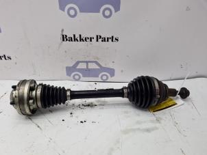 Używane Os napedowa lewy przód Volkswagen Golf VII (AUA) 1.4 TSI 16V Cena € 125,00 Procedura marży oferowane przez Bakker Parts