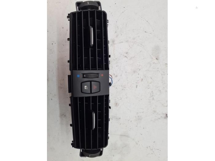 Luftmunstycke, instrumentbräda från en BMW X3 (F25) xDrive35i 3.0 24V 2011