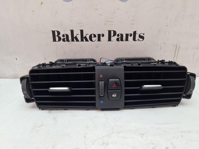 Luftmunstycke, instrumentbräda från en BMW X3 (F25) xDrive35i 3.0 24V 2011